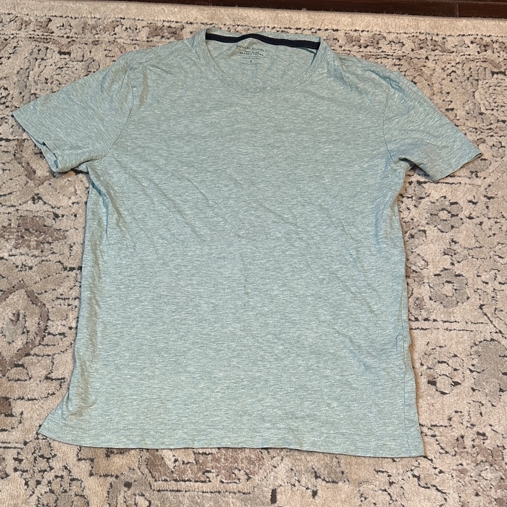 NWOT Banana Republic Light Green Short Sleeve Tee